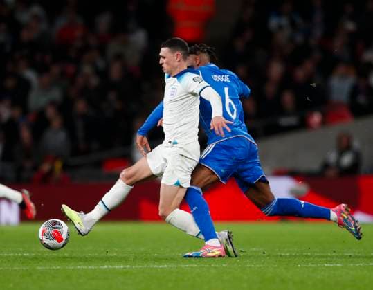 England v Italy UEFA EURO, EM, Europameisterschaft,Fussball 2024 Qualifiers Phil Foden of England battles with Destiny Udogie of Italy during the UEFA Euro 2024 Qualifiers Group C match at Wembley Stadium, London Copyright: xPaulxChestertonx FIL-19118-0102 UK Newspapers OUT