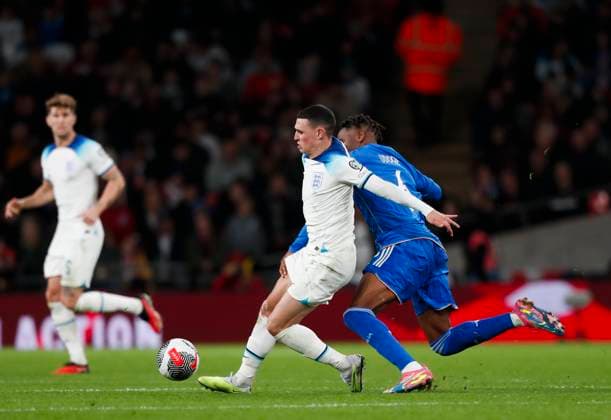 England v Italy UEFA EURO, EM, Europameisterschaft,Fussball 2024 Qualifiers Phil Foden of England battles with Destiny Udogie of Italy during the UEFA Euro 2024 Qualifiers Group C match at Wembley Stadium, London Copyright: xPaulxChestertonx FIL-19118-0103 UK Newspapers OUT