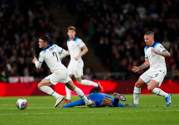 England v Italy UEFA EURO, EM, Europameisterschaft,Fussball 2024 Qualifiers Phil Foden of England battles with Destiny Udogie of Italy during the UEFA Euro 2024 Qualifiers Group C match at Wembley Stadium, London Copyright: xPaulxChestertonx FIL-19118-0107 UK Newspapers OUT