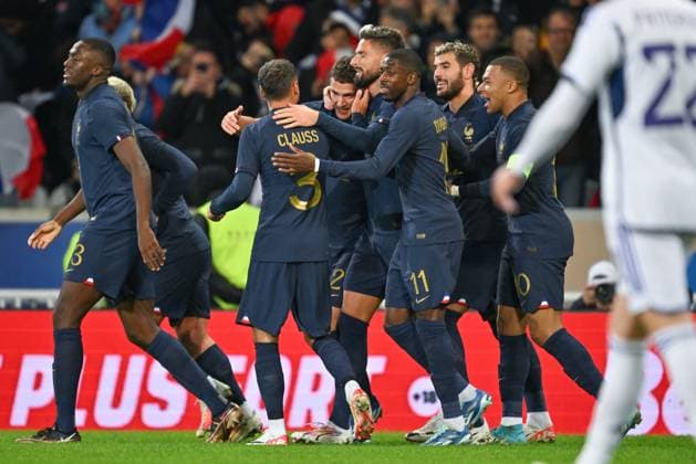 20231017 France vs Scotland Benjamin Pavard (2) of France pictured celebrating with his teammates after scoring the 1-1 equalizer goal during a soccer game between the national teams of France and Scotland in friendly game, on October 17 , 2023 in Lille, France. (Photo by David Catry Sportpix Isosport) Lille Decathlon Arena Stade Pierre Mauroy - Villeneuve d Ascq France  Copyright: xSportpix.bex xDavidxCatryxDavidxCatryx