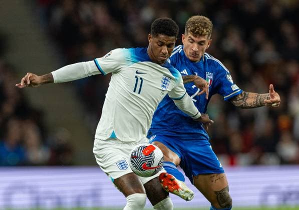 Football - UEFA EURO, EM, Europameisterschaft,Fussball 2024 Qualifying - Group C - England v Italy LONDON, ENGLAND - Tuesday, October 17, 2023: England s Marcus Rashford (L) is challenged by Italy s Giovanni Di Lorenzo during the UEFA Euro 2024 Qualifying Group C match between England and Italy at Wembley Stadium. (Photo by David Rawcliffe Propaganda) LONDON Wembley Stadium GREATER LONDON ENGLAND  Copyright: xDavidxRawcliffex P2023-10-17-England_Italy-25