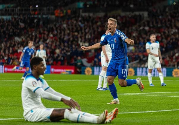 Football - UEFA EURO, EM, Europameisterschaft,Fussball 2024 Qualifying - Group C - England v Italy LONDON, ENGLAND - Tuesday, October 17, 2023: Italy s Davide Frattesi celebrates his side s opening goal during the UEFA Euro 2024 Qualifying Group C match between England and Italy at Wembley Stadium. (Photo by David Rawcliffe Propaganda) LONDON Wembley Stadium GREATER LONDON ENGLAND  Copyright: xDavidxRawcliffex P2023-10-17-England_Italy-9