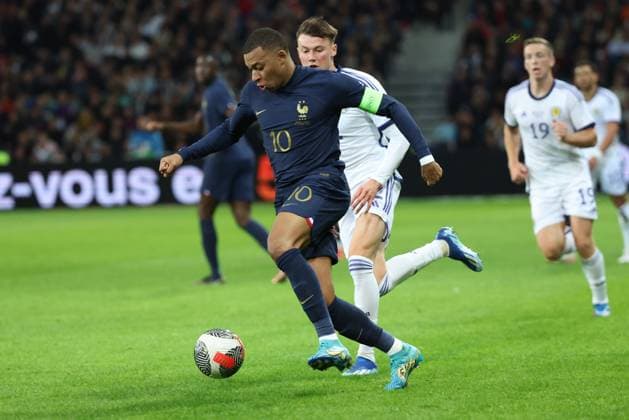 FRANCE - ECOSSE PHOTOPQR LE PARISIEN Le Parisien Arnaud Journois ; VILLENEUVE D ASCQ ; 17 10 2023 ; FOOTBALL , 17 10 2023 , DECATHLON ARENA STADE PIERRE MAUROY , VILLENEUVE D ASCQ MATCH AMICAL FRANCE - ECOSSE Kylian Mbappé. PHOTO LE PARISIEN ARNAUD JOURNOIS Friendly football match between France and Scotland at Pierre-Mauroy stadium, in Villeneuve-D Ascq, France, on October 17, 2023.