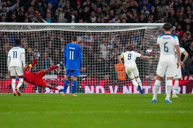 Harry Kane (Bayern Munich) of England scores his team™s first goal from the penalty spot during the international match, Länderspiel, Nationalmannschaft between England and Italy at Wembley Stadium, London, England on 17 October 2023. Copyright: xDavidxHornx PMI-5839-0010