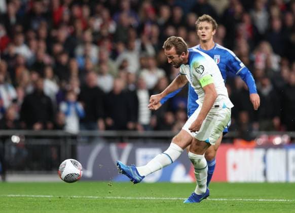 London, England, 17th October 2023. Harry Kane of England scores to make it 3-1 during the UEFA European Championship, EM, Europameisterschaft Qualifying match at Wembley Stadium, London. Picture credit should read: David Klein Sportimage EDITORIAL USE ONLY. No use with unauthorised audio, video, data, fixture lists, club league logos or live services. Online in-match use limited to 120 images, no video emulation. No use in betting, games or single club league player publications. SPI-2649-0099