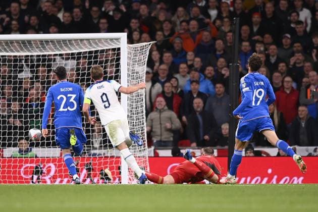 Foto Fabio Ferrari LaPresse 17 Ottobre 2023 - Londra, Inghilterra - calcio - Inghilterra vs Italia - Qualificazioni Euro 2024 - Group C - Stadio Wembley. Nella foto: goal Harry Kane(England) 3-1 October 17, 2023 London, United Kingdom - sport, calcio -England vs Italy -European Qualifiers 2024 - Group C - Wembley Stadium. In the pic: Harry Kane(England) scores goal 3-1  Copyright: xFabioxFerrari LaPressex
