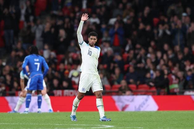 London, England, 17th October 2023. Jude Bellingham of England waves to fans as he is substituted during the UEFA European Championship, EM, Europameisterschaft Qualifying match at Wembley Stadium, London. Picture credit should read: David Klein Sportimage EDITORIAL USE ONLY. No use with unauthorised audio, video, data, fixture lists, club league logos or live services. Online in-match use limited to 120 images, no video emulation. No use in betting, games or single club league player publications. SPI-2649-0124