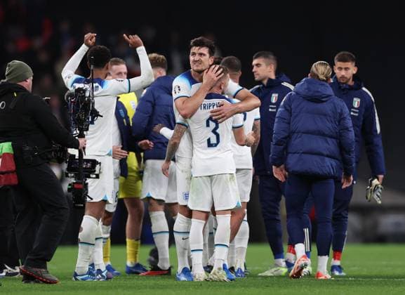 Sport Bilder des Tages London, England, 17th October 2023. Harry Maguire and Kieran Trippier of England celebrate after the UEFA European Championship, EM, Europameisterschaft Qualifying match at Wembley Stadium, London. Picture credit should read: David Klein Sportimage EDITORIAL USE ONLY. No use with unauthorised audio, video, data, fixture lists, club league logos or live services. Online in-match use limited to 120 images, no video emulation. No use in betting, games or single club league player publications. SPI-2649-0132