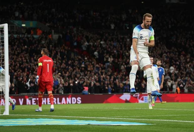 Harry Kane (E) scores for England (1-1) at the England v Italy UEFA EURO, EM, Europameisterschaft,Fussball 2024 Qualifier match at Wembley Stadium, London, UK on 17th October, 2023. 