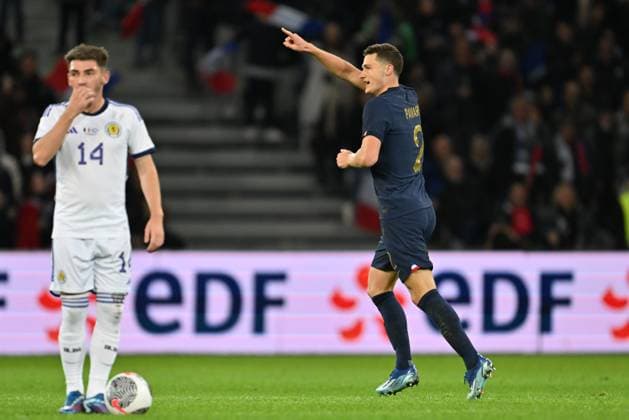 20231017 France vs Scotland Benjamin Pavard (2) of France celebrates after scoring the 2-1 goal during a soccer game between the national teams of France and Scotland in friendly game, on October 17 , 2023 in Lille, France. (Photo by David Catry Sportpix Isosport) Lille Decathlon Arena Stade Pierre Mauroy - Villeneuve d Ascq France  Copyright: xSportpix.bex xDavidxCatryxDavidxCatryx