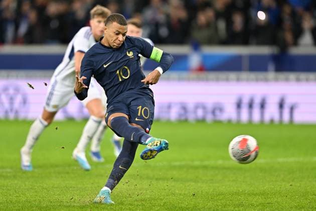 20231017 France vs Scotland Kylian Mbappe (10) of France scores a penalty for the 3-1 score during a soccer game between the national teams of France and Scotland in friendly game, on October 17 , 2023 in Lille, France. (Photo by David Catry Sportpix Isosport) Lille Decathlon Arena Stade Pierre Mauroy - Villeneuve d Ascq France  Copyright: xSportpix.bex xDavidxCatryxDavidxCatryx