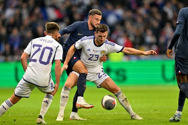 20231017 France vs Scotland Jonathan Clauss (3) of France fighting for the ball with Kenny McLean (23) of Scotland during a soccer game between the national teams of France and Scotland in friendly game, on October 17 , 2023 in Lille, France. (Photo by David Catry Sportpix Isosport) Lille Decathlon Arena Stade Pierre Mauroy - Villeneuve d Ascq France  Copyright: xSportpix.bex xDavidxCatryxDavidxCatryx