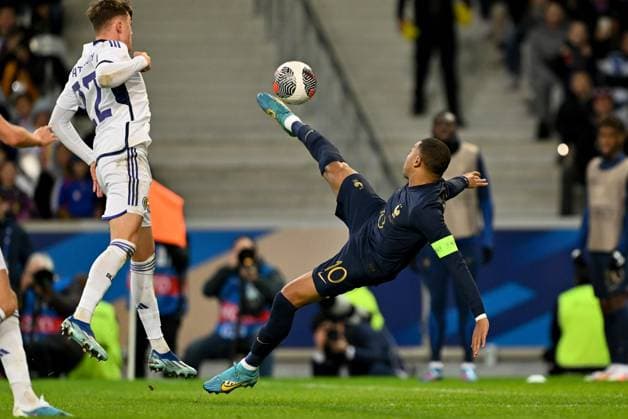 20231017 France vs Scotland Kylian Mbappe (10) of France pictured in action during a soccer game between the national teams of France and Scotland in friendly game, on October 17 , 2023 in Lille, France. (Photo by David Catry Sportpix Isosport) Lille Decathlon Arena Stade Pierre Mauroy - Villeneuve d Ascq France  Copyright: xSportpix.bex xDavidxCatryxDavidxCatryx