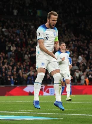 Harry Kane (E) celebrates scoring for England (1-1) at the England v Italy UEFA EURO, EM, Europameisterschaft,Fussball 2024 Qualifier match at Wembley Stadium, London, UK on 17th October, 2023. 