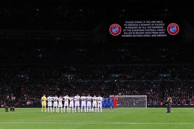 England v Italy, London, UK - 17 Oct 2023 Wembley stadium observes a minutes silence before kick off of the UEFA EURO, EM, Europameisterschaft,Fussball 2024 Qualifier match between England and Italy at Wembley Stadium, London on Tuesday 17th October 2023 ( London Wembley Stadium London England Copyright: xGeorgexBeck PPAUKx PPA-062169