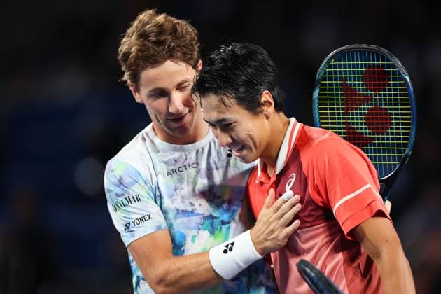 (L-R) Casper Ruud (NOR), Yosuke Watanuki (JPN), OCTOBER 17, 2023 - Tennis : Kinoshita Group Japan Open Tennis Championships 2023 Men s Singles 1st Round at Ariake Coliseum, Tokyo, Japan. Noxthirdxpartyxsales  (232771760)