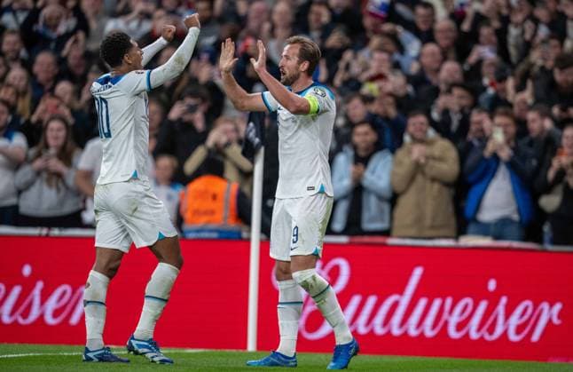 LONDON, ENGLAND - OCTOBER 17: Harry Kane celebrate Jude Bellingham after scoring goal during the UEFA EURO, EM, Europameisterschaft,Fussball 2024 European qualifier match between England and Italy at Wembley Stadium on October 17, 2023 in London, England. Photo by Sebastian Frej England v Italy: Group C - UEFA EURO 2024 European Qualifiers Copyright: xSebastianxFrejx