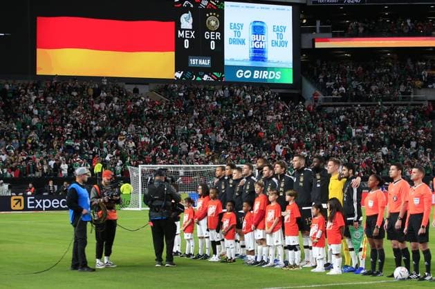 RECORD DATE NOT STATED Seleccion Mexico 2023 Mexico 2-2 Germany Players of Germany during the game Mexican national team, Nationalteam (Mexico) vs Germany, the friendly preparation, at Lincoln Financial Field Stadium, on October 17, 2023. <br><br> Jugadores de Alemania cantan el himno Nacional durante el partido Seleccion Mexicana (Mexico) vs Alemania, amistoso de preparacion en el Lincoln Financial Field Stadium, el 17 de Octubre de 2023. PHILADELPHIA PENSILVANIA UNITED STATES  Copyright: xUlisesxNaranjox 20231017193403_SMN_23_AM_MEX_GER_GERMNAY100