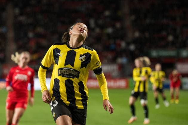231018 Felicia Schröder of Häcken looks dejected during the UEFA Women s Champions League qualifying match between Twente and Häcken on October 18, 2023 in Enschede. Photo: Mathias Bergeld BILDBYRAN kod MB MB0749 fotboll football soccer fotball champions league champions league qualification twente häcken dam bbeng kval qualifier qualification depp Copyright: MATHIASxBERGELD BB231018MB040