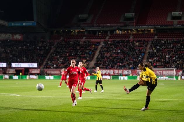 231018 Rusul Rosa Kafaji of Häcken during the UEFA Women s Champions League qualifying match between Twente and Häcken on October 18, 2023 in Enschede. Photo: Mathias Bergeld BILDBYRAN kod MB MB0749 fotboll football soccer fotball champions league champions league qualification twente häcken dam bbeng kval qualifier qualification Copyright: MATHIASxBERGELD BB231018MB055