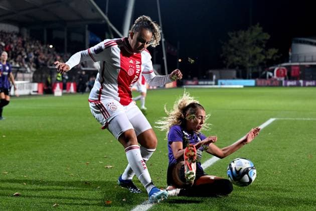Sport Themen der Woche KW42 Sport Bilder des Tages AMSTERDAM - (l-r) Chasity Grant of Ajax, Alayah Pilgrim of FC Zurich during the UEFA Champions League women s match between Ajax Amsterdam and FC Zurich at Sportcomplex De Toekomst on October 18, 2023 in Amsterdam, Netherlands. ANP Women s UEFA Champions League - play-offs 2023 2024 xVIxANPxSportx xxANPxIVx 481447737 originalFilename: 481447737.jpg