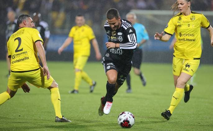 Belgium s Eden Hazard fights for the ball during a gala soccer game between Variety Club France with various personnalities and a team of Calais, for Les Pieces Jaunes association, Wednesday 18 October 2023, in Calais, France. Belgian Hazard announced last week his retirement. VIRGINIExLEFOUR  x77994260x