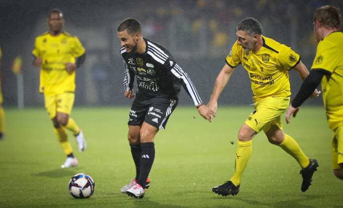 Belgium s Eden Hazard fights for the ball during a gala soccer game between Variety Club France with various personnalities and a team of Calais, for Les Pieces Jaunes association, Wednesday 18 October 2023, in Calais, France. Belgian Hazard announced last week his retirement. VIRGINIExLEFOUR  x77994330x