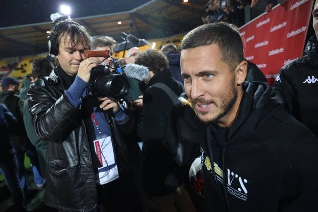 Sport Bilder des Tages Former International player Eden Hazard talks to the press before a gala soccer game between Variety Club France with various personnalities and a team of Calais, for Les Pieces Jaunes association, Wednesday 18 October 2023, in Calais, France. Belgian Hazard announced last week his retirement. VIRGINIExLEFOUR  x77994883x