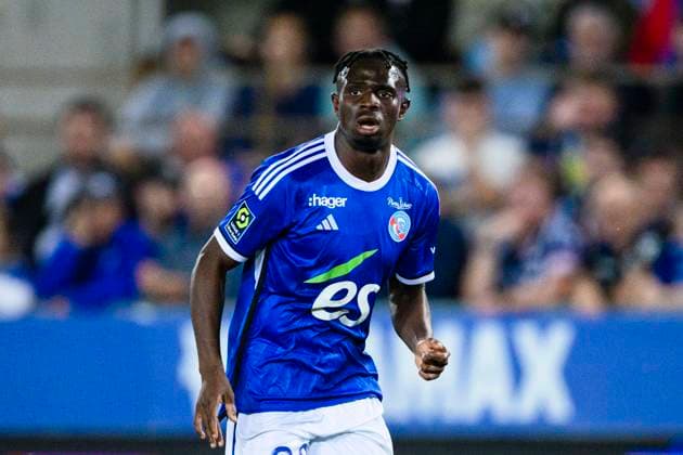 Strasbourg, France - September 29: Marvin Senaya of Strasbourg in action during the Ligue 1 Uber Eats match between RC Strasbourg and RC Lens at Stade de la Meinau on September 29, 2023 in Strasbourg, France. (Photo by Just Pictures) Strasbourg Stade de la Meinau France *** Strasbourg, France September 29 Marvin Senaya of Strasbourg in action during the Ligue 1 Uber Eats match between RC Strasbourg and RC Lens at Stade de la Meinau on September 29, 2023 in Strasbourg, France Photo by Just Pictures Strasbourg Stade de la Meinau France Copyright: x x2023xEurasiaxSportxImagesx jp-en-EuSpIm-MM3_Strasbourg_Lens_29Sep2023_ST1286