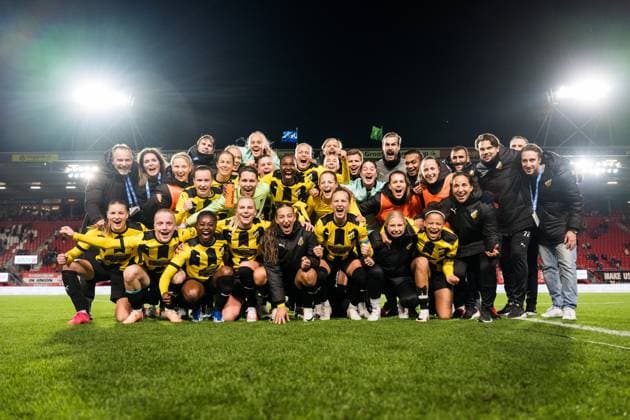231018 Players of Häcken celebrate after the UEFA Women s Champions League qualifying match between Twente and Häcken on October 18, 2023 in Enschede. Photo: Mathias Bergeld BILDBYRAN kod MB MB0749 fotboll football soccer fotball champions league champions league qualification twente häcken dam bbeng kval qualifier qualification jubel Copyright: MATHIASxBERGELD BB231018MB081