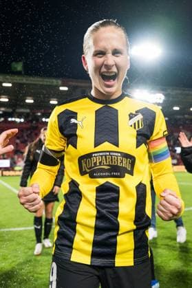 231018 Filippa Curmark of Häcken celebrates after the UEFA Women s Champions League qualifying match between Twente and Häcken on October 18, 2023 in Enschede. Photo: Mathias Bergeld BILDBYRAN kod MB MB0749 fotboll football soccer fotball champions league champions league qualification twente häcken dam bbeng kval qualifier qualification jubel Copyright: MATHIASxBERGELD BB231018MB083