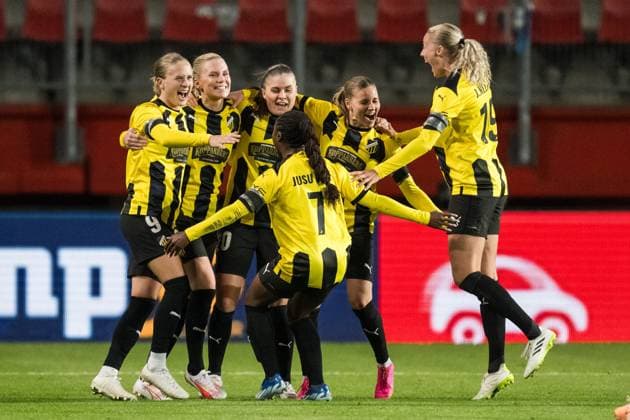 231018 Players of Häcken celebrate after the UEFA Women s Champions League qualifying match between Twente and Häcken on October 18, 2023 in Enschede. Photo: Mathias Bergeld BILDBYRAN kod MB MB0749 fotboll football soccer fotball champions league champions league qualification twente häcken dam bbeng kval qualifier qualification jubel Copyright: MATHIASxBERGELD BB231018MB089