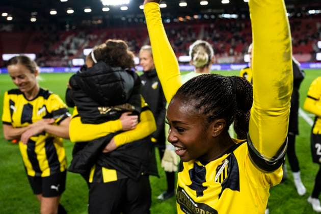 231018 Monica Jusu Bah of Häcken celebrates after the UEFA Women s Champions League qualifying match between Twente and Häcken on October 18, 2023 in Enschede. Photo: Mathias Bergeld BILDBYRAN kod MB MB0749 fotboll football soccer fotball champions league champions league qualification twente häcken dam bbeng kval qualifier qualification jubel Copyright: MATHIASxBERGELD BB231018MB111