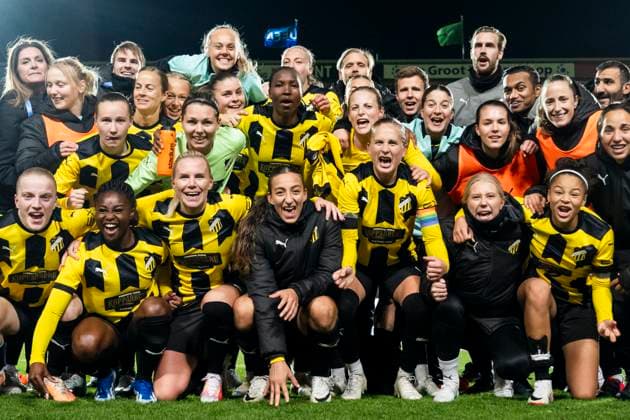 231018 Players of Häcken celebrate after the UEFA Women s Champions League qualifying match between Twente and Häcken on October 18, 2023 in Enschede. Photo: Mathias Bergeld BILDBYRAN kod MB MB0749 fotboll football soccer fotball champions league champions league qualification twente häcken dam bbeng kval qualifier qualification jubel Copyright: MATHIASxBERGELD BB231018MB112