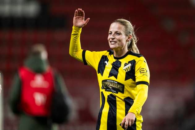 231018 Anna Anvegard of Häcken celebrates after the UEFA Women s Champions League qualifying match between Twente and Häcken on October 18, 2023 in Enschede. Photo: Mathias Bergeld BILDBYRAN kod MB MB0749 fotboll football soccer fotball champions league champions league qualification twente häcken dam bbeng kval qualifier qualification jubel Copyright: MATHIASxBERGELD BB231018MB117