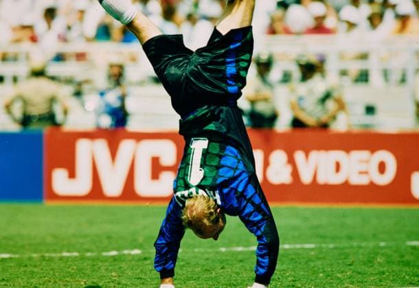 940710 Fotboll, VM94, Kvartsfinal, Sverige - Rumänien: Thomas Ravelli hjular och jublar. *** 940710 Football, World Cup 94, Quarterfinal, Sweden Romania Thomas Ravelli wheels and cheers  Copyright: BILDBYRAN BB940710BB060