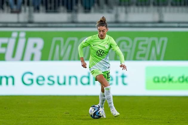 Wolfsburg, Germany, October 18th 2023: Felicitas Rauch (13 Wolfsburg) controls the ball during the UEFA Womens Champions League Qualification Round 2 second leg football match between VFL Wolfsburg and Paris FC at AOK Stadion in Wolfsburg, Germany. (Daniela Porcelli SPP) Copyright: xDanielaxPorcellix xSPPx spp-en-DaPoSp-20231018-DP105340