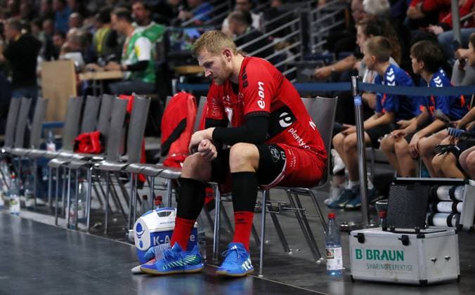 Sport Themen der Woche KW42 Sport Bilder des Tages Sport Bilder des Tages David Mandic sitzt verletzt auf der Bank Handball HBL Bundesliga Herren 10.Spieltag Saison 2023 2024 19.10.2023 Füchse Berlin vs. MT Melsungen *** David Mandic sits injured on the bench Sport Handball HBL Bundesliga Herren 10 Spieltag Saison 2023 2024 19 10 2023 Füchse Berlin vs MT Melsungen