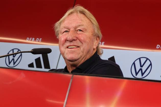 Sport Themen der Woche KW42 Frankfurt am Main am 20. Oktober 2023, Pressekonferenz im DFB Campus, Horst Hrubesch wird als Interimsbundestrainer der Frauen-Nationalmannschaft vorgestellt v.l., Horst Hrubesch (DFB Interimsbundestrainer der Frauen-Nationalmannschaft) lacht freut sich auf die Aufgabe (DFL REGULATIONS PROHIBIT ANY USE OF PHOTOGRAPHS AS IMAGE SEQUENCES AND OR QUASI-VIDEO) *** Frankfurt am Main on 20 October 2023, press conference at the DFB Campus, Horst Hrubesch is presented as interim national coach of the womens national team v l , Horst Hrubesch DFB interim national coach of the womens national team laughs is looking forward to the task DFL REGULATIONS PROHIBIT ANY USE OF PHOTOGRAPHS AS IMAGE SEQUENCES AND OR QUASI VIDEO Copyright: JoaquimxFerreira