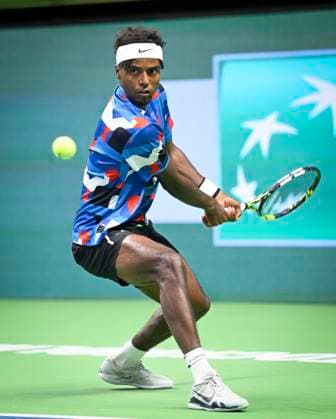 Tennis, ATP-Turnier in Stockholm STOCKHOLM 20231020 Elias Ymer, Sverige, spelar kvartsfinal mot Miomir Kecmanovic, Serbien, under tennisturneringen Nordic Open i Kungliga tennishallen. STOCKHOLM SVERIGE x10080x