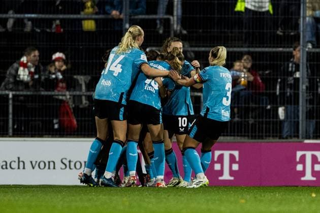 GOOGLE PIXEL Frauen Bundesliga: 1. FC Koeln - Bayer 04 Leverkusen; 20.10.2023 Jubel zum 0:1 durch Janou Levels (Bayer 04 Leverkusen, 5) GOOGLE PIXEL Frauen Bundesliga, 1. FC Koeln - Bayer 04 Leverkusen, Koeln, Franz-Kremer-Stadion am 20.10.2023 DFB REGULATIONS PROHIBIT ANY USE OF PHOTOGRAPHS AS IMAGE SEQUENCES AND OR QUASI-VIDEO. Copyright: xBEAUTIFULxSPORTS Wunderlx