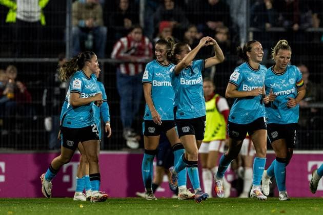GOOGLE PIXEL Frauen Bundesliga: 1. FC Koeln - Bayer 04 Leverkusen; 20.10.2023 Jubel zum 0:1 durch Janou Levels (Bayer 04 Leverkusen, 5) GOOGLE PIXEL Frauen Bundesliga, 1. FC Koeln - Bayer 04 Leverkusen, Koeln, Franz-Kremer-Stadion am 20.10.2023 DFB REGULATIONS PROHIBIT ANY USE OF PHOTOGRAPHS AS IMAGE SEQUENCES AND OR QUASI-VIDEO. Copyright: xBEAUTIFULxSPORTS Wunderlx