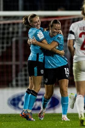 GOOGLE PIXEL Frauen Bundesliga: 1. FC Koeln - Bayer 04 Leverkusen; 20.10.2023 Jubel zum 0:1 durch Janou Levels (Bayer 04 Leverkusen, 5) GOOGLE PIXEL Frauen Bundesliga, 1. FC Koeln - Bayer 04 Leverkusen, Koeln, Franz-Kremer-Stadion am 20.10.2023 DFB REGULATIONS PROHIBIT ANY USE OF PHOTOGRAPHS AS IMAGE SEQUENCES AND OR QUASI-VIDEO. Copyright: xBEAUTIFULxSPORTS Wunderlx