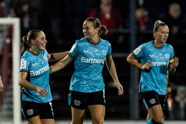 GOOGLE PIXEL Frauen Bundesliga: 1. FC Koeln - Bayer 04 Leverkusen; 20.10.2023 Jubel zum 0:1 durch Janou Levels (Bayer 04 Leverkusen, 5) GOOGLE PIXEL Frauen Bundesliga, 1. FC Koeln - Bayer 04 Leverkusen, Koeln, Franz-Kremer-Stadion am 20.10.2023 DFB REGULATIONS PROHIBIT ANY USE OF PHOTOGRAPHS AS IMAGE SEQUENCES AND OR QUASI-VIDEO. Copyright: xBEAUTIFULxSPORTS Wunderlx