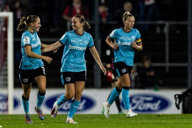 GOOGLE PIXEL Frauen Bundesliga: 1. FC Koeln - Bayer 04 Leverkusen; 20.10.2023 Jubel zum 0:1 durch Janou Levels (Bayer 04 Leverkusen, 5) GOOGLE PIXEL Frauen Bundesliga, 1. FC Koeln - Bayer 04 Leverkusen, Koeln, Franz-Kremer-Stadion am 20.10.2023 DFB REGULATIONS PROHIBIT ANY USE OF PHOTOGRAPHS AS IMAGE SEQUENCES AND OR QUASI-VIDEO. Copyright: xBEAUTIFULxSPORTS Wunderlx