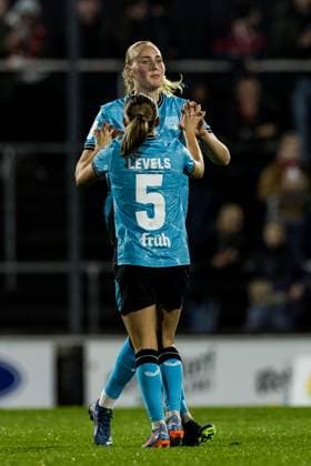 GOOGLE PIXEL Frauen Bundesliga: 1. FC Koeln - Bayer 04 Leverkusen; 20.10.2023 Jubel zum 0:1 durch Janou Levels (Bayer 04 Leverkusen, 5) GOOGLE PIXEL Frauen Bundesliga, 1. FC Koeln - Bayer 04 Leverkusen, Koeln, Franz-Kremer-Stadion am 20.10.2023 DFB REGULATIONS PROHIBIT ANY USE OF PHOTOGRAPHS AS IMAGE SEQUENCES AND OR QUASI-VIDEO. Copyright: xBEAUTIFULxSPORTS Wunderlx