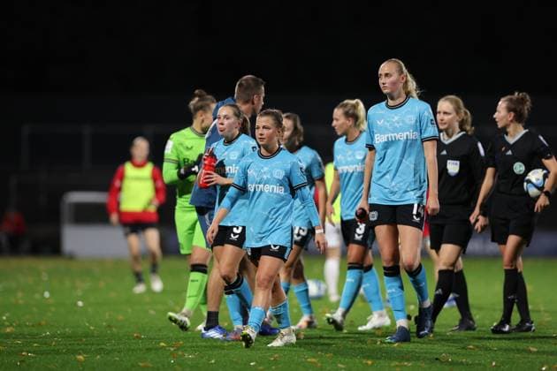 Google Pixel Frauen-Bundesliga 2023-2024, 1. FC Köln - Bayer 04 Leverkusen Kristin Kögel (B04, 11) mit zufriedenes Gesichtsausdruck in die Halbzeitpause Köln Franz-Kremer-Stadion Nordrhein-Westfalen Deutschland