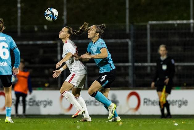 GOOGLE PIXEL Frauen Bundesliga: 1. FC Koeln - Bayer 04 Leverkusen; 20.10.2023 Zweikampf Dora Zeller (1. FC Koeln, 19), Sylwia Matyskik (Bayer 04 Leverkusen, 4) GOOGLE PIXEL Frauen Bundesliga, 1. FC Koeln - Bayer 04 Leverkusen, Koeln, Franz-Kremer-Stadion am 20.10.2023 DFB REGULATIONS PROHIBIT ANY USE OF PHOTOGRAPHS AS IMAGE SEQUENCES AND OR QUASI-VIDEO. Copyright: xBEAUTIFULxSPORTS Wunderlx