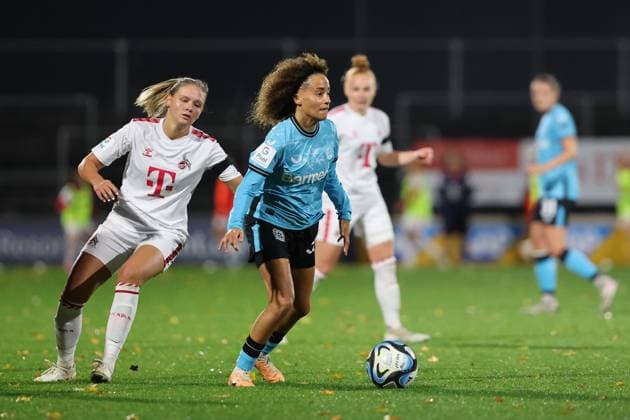 Google Pixel Frauen-Bundesliga 2023-2024, 1. FC Köln - Bayer 04 Leverkusen Amira Arfaoui (B04, 17) Köln Franz-Kremer-Stadion Nordrhein-Westfalen Deutschland
