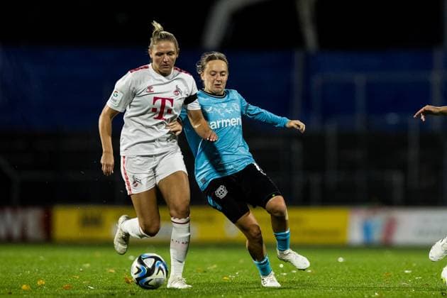 GOOGLE PIXEL Frauen Bundesliga: 1. FC Koeln - Bayer 04 Leverkusen; 20.10.2023 Zweikampf Marleen Schimmer (1. FC Koeln, 23), Sofie Lena Zdebel (Bayer 04 Leverkusen, 16) GOOGLE PIXEL Frauen Bundesliga, 1. FC Koeln - Bayer 04 Leverkusen, Koeln, Franz-Kremer-Stadion am 20.10.2023 DFB REGULATIONS PROHIBIT ANY USE OF PHOTOGRAPHS AS IMAGE SEQUENCES AND OR QUASI-VIDEO. Copyright: xBEAUTIFULxSPORTS Wunderlx